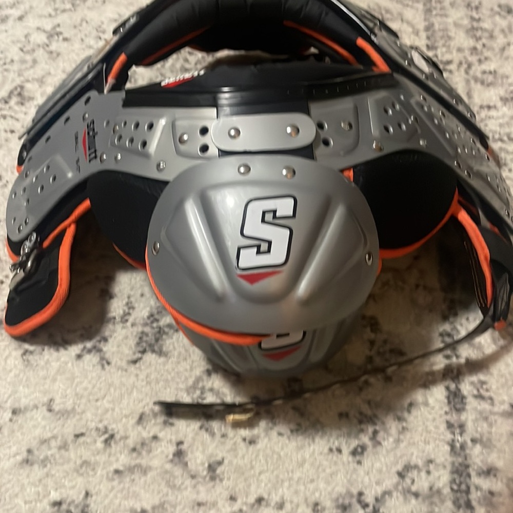 Schutt XV HD Adult Football Shoulder Pads - All-Purpose Small 16-17” like new - Picture 3 of 5